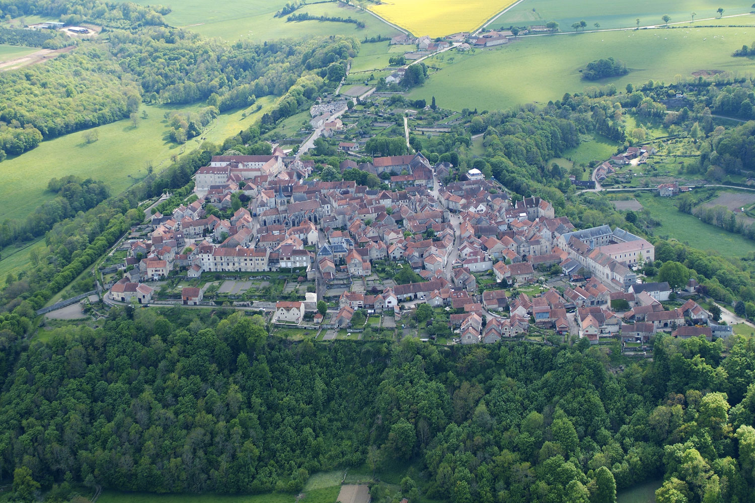 Bourgogne Moto Tours Bomoto Flavigny-sur-Ozerain Côte-d'or Auxois